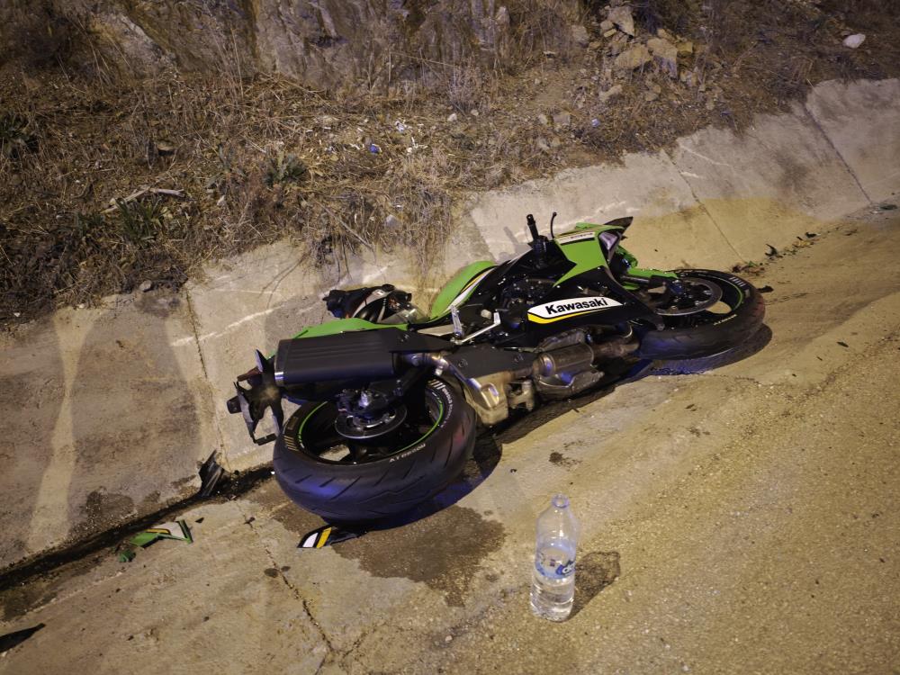 hafif-ticari-arac-ile-motosiklet-carpisti1.jpg