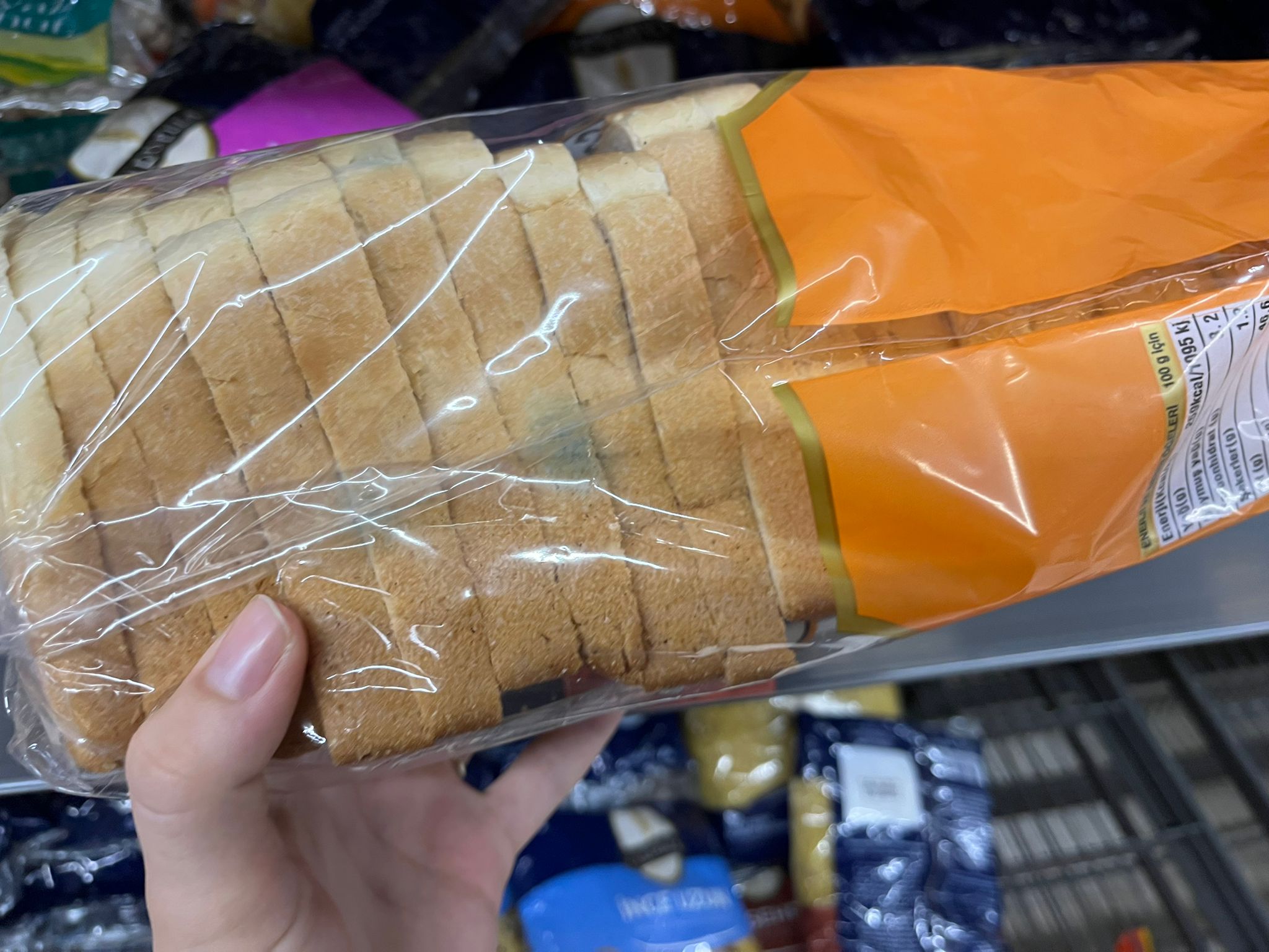 marketteki-kuflu-ekmegi-vatandas-fark-etti1.jpg