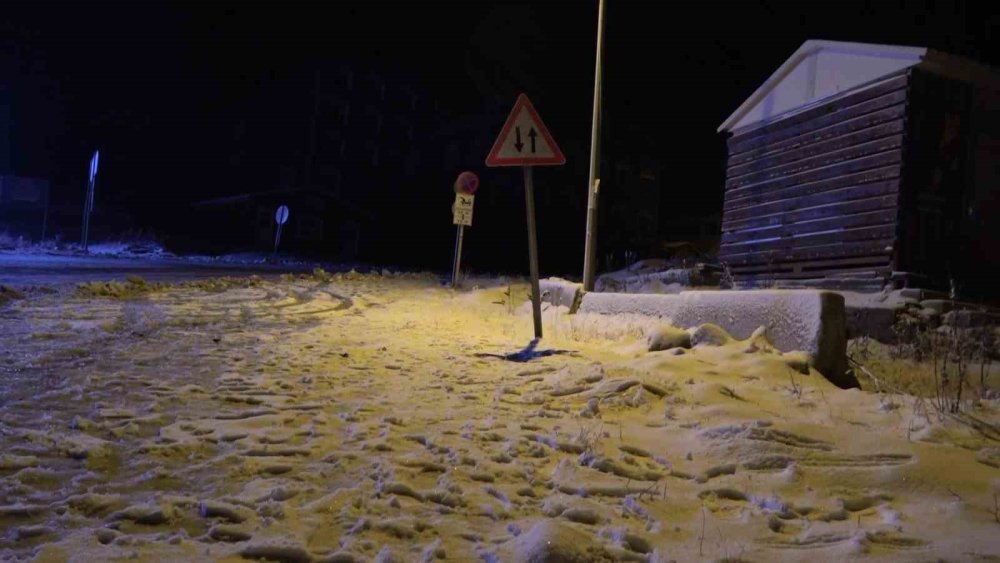 Kar Yağışını Görenler Gece Yarısı Uludağ’a Akın Etti