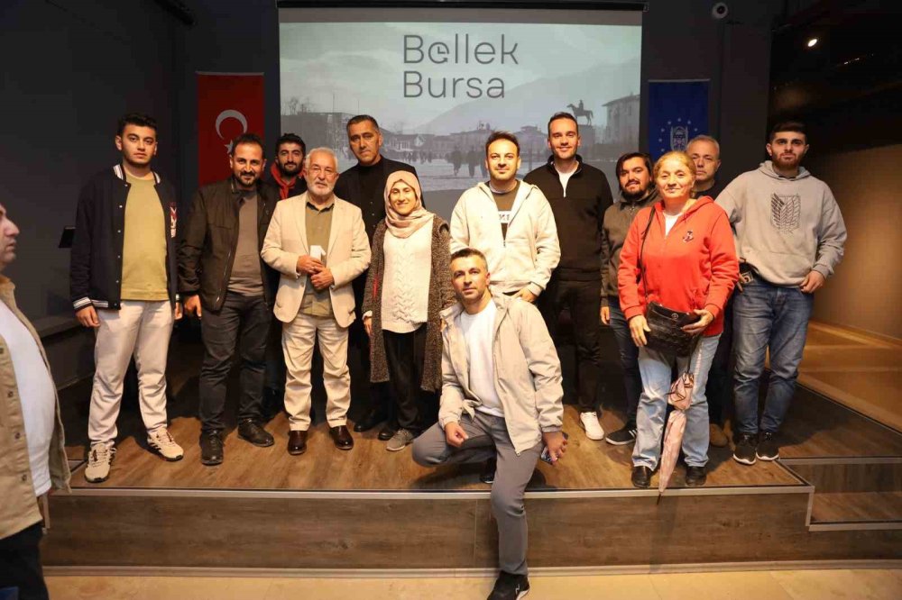 Simit Kokusunda Sahne Işığına Yolculuk