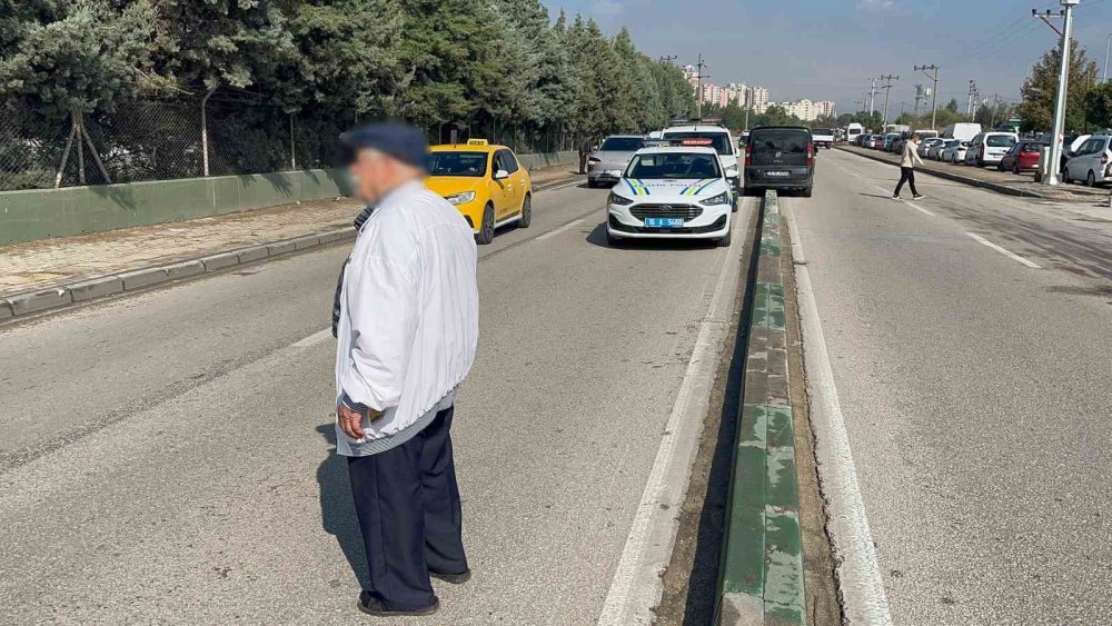Yolun Karşısına Geçmeye Çalışırken Araç Çarptı!