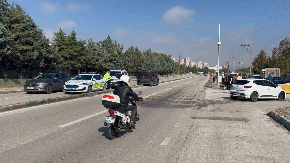 Yolun Karşısına Geçmeye Çalışırken Araç Çarptı!