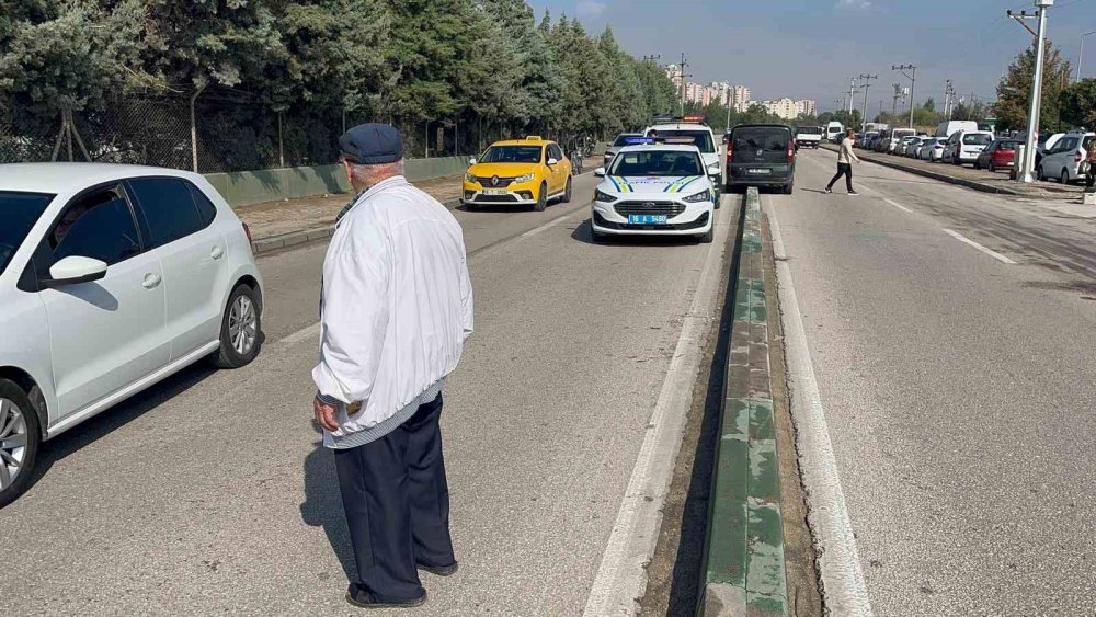 Yolun Karşısına Geçmeye Çalışırken Araç Çarptı!