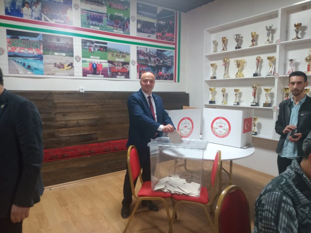 ahmet-akdas-yeniden-baskan-secildi1.jpg