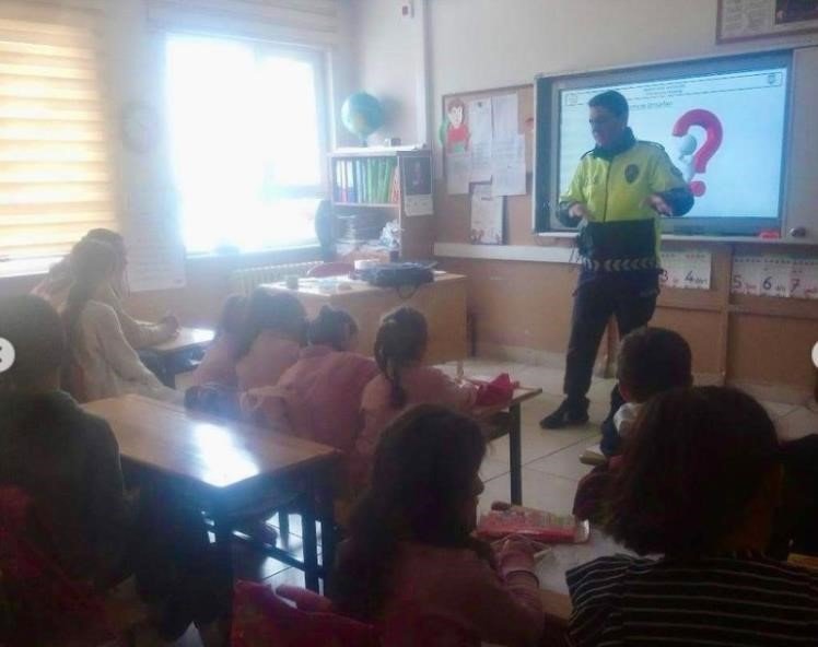 Miniklere Trafik Bilinci Aşılandı