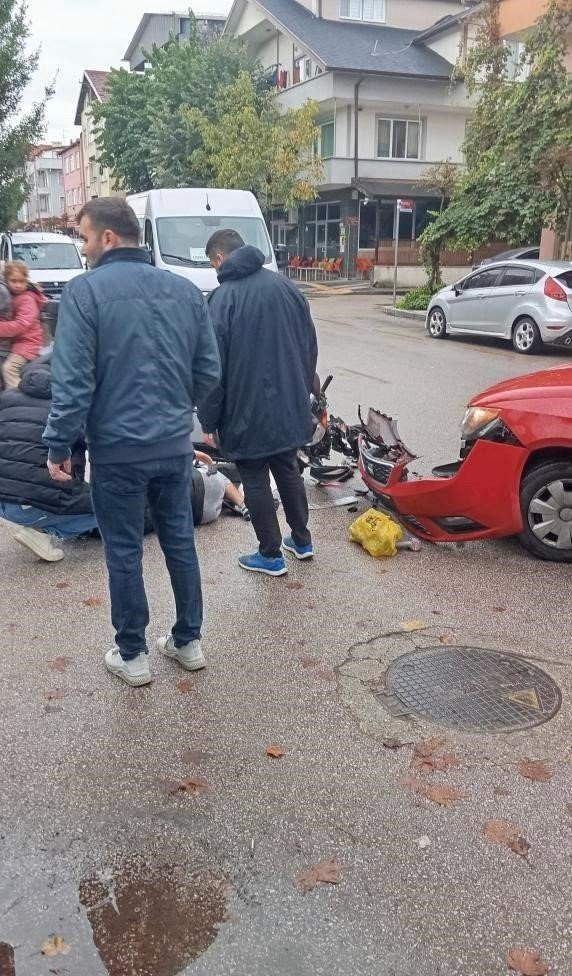 Motosiklet Ve Otomobil Kafa Kafaya Çarpıştı: 1 Yaralı