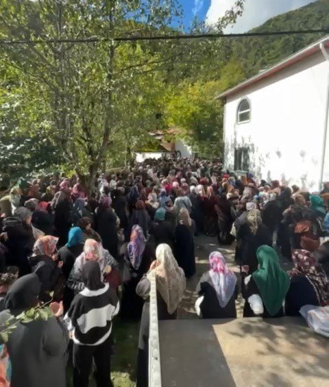 Sahnede Kalp Krizi Geçiren Sanatçı Toprağa Verildi