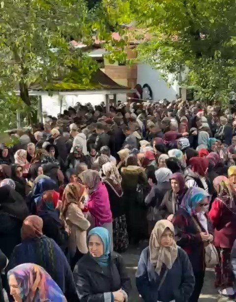 Sahnede Kalp Krizi Geçiren Sanatçı Toprağa Verildi