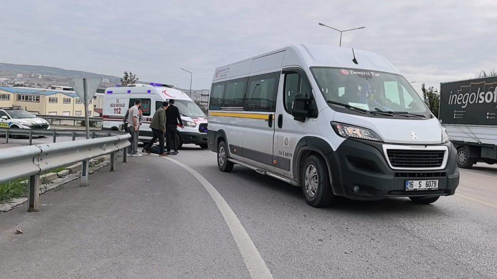 Servis Minibüsünün Çarptığı Yaşlı Adam Ağır Yaralandı