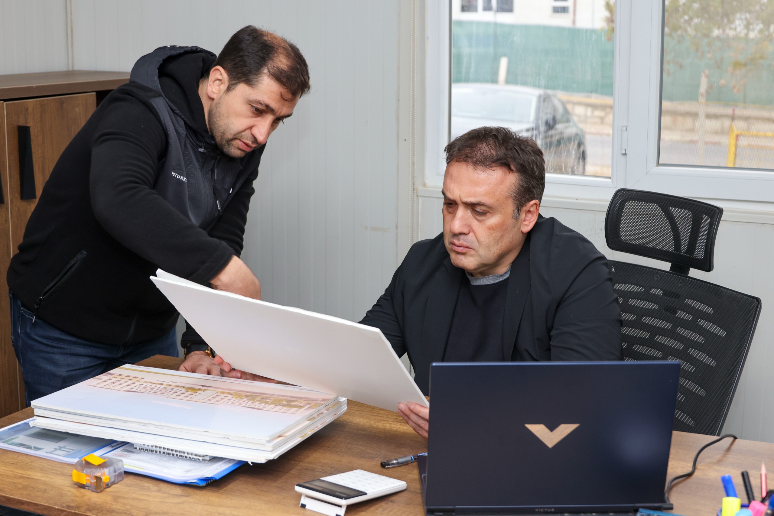 vali-sozer-hastane-insaatini-inceledi.jpg