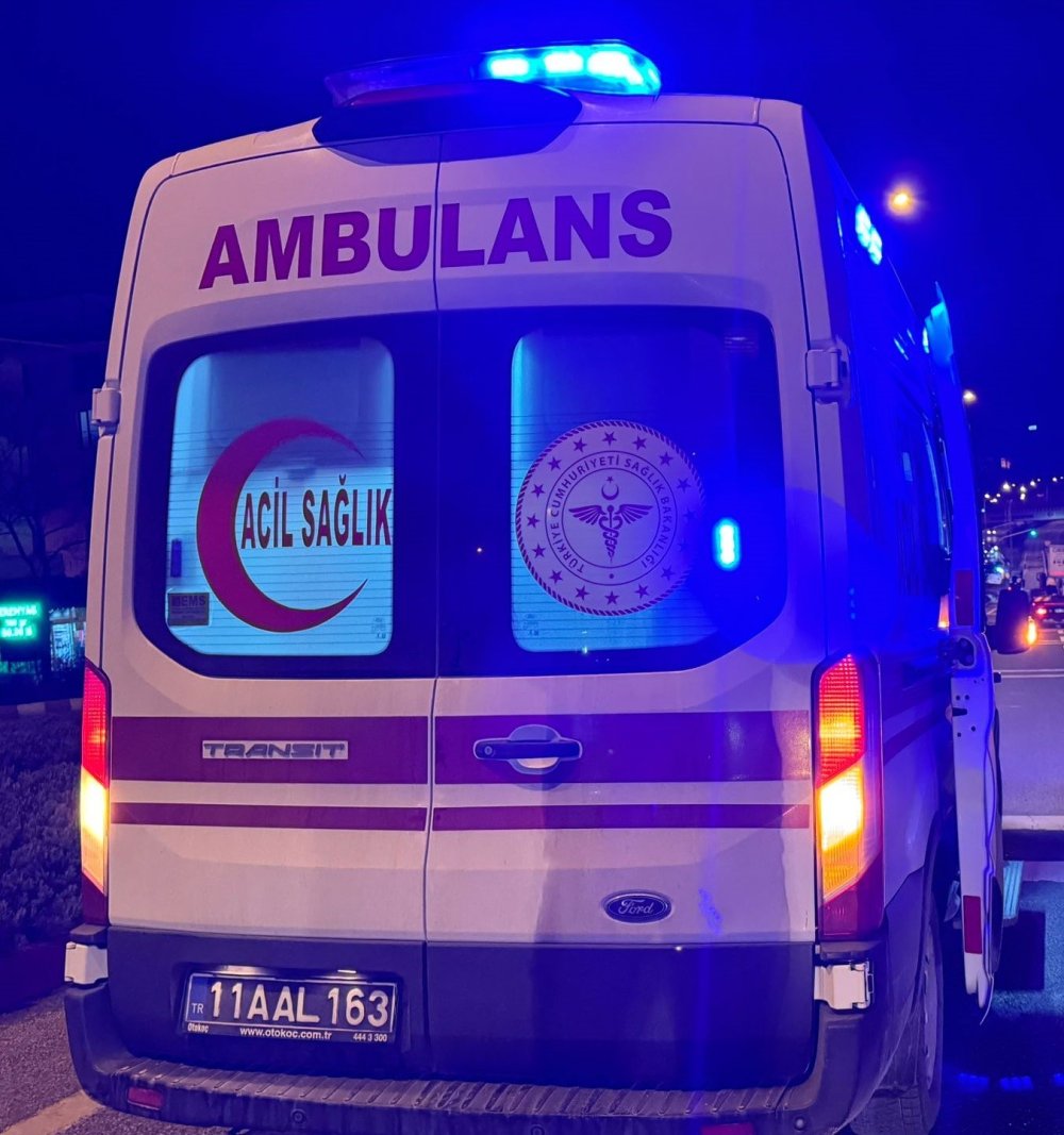 Motosiklet İle Kamyonet Çarpıştı 1 Kişi Yaralandı