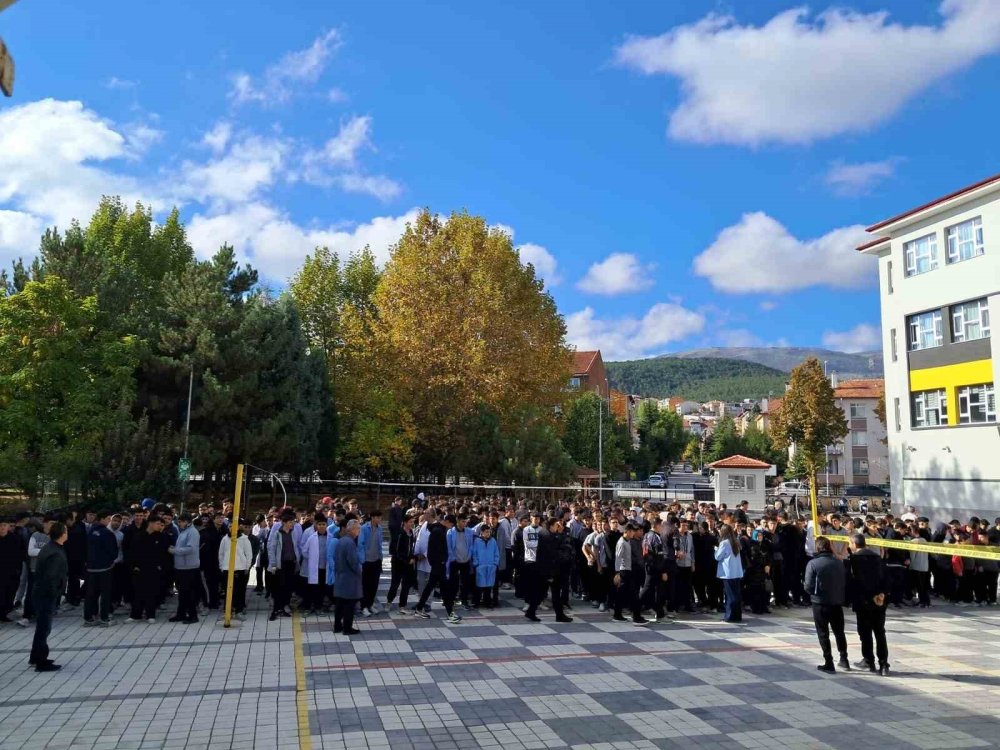 Tüm Okullarda Eş Zamanlı Deprem Tatbikatı