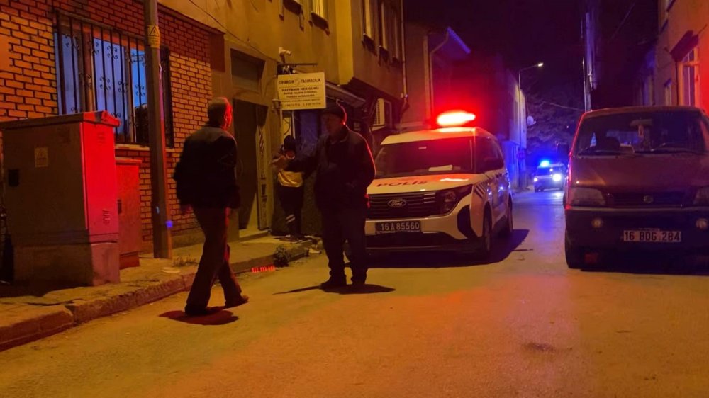 Bir Genç Evinde Ölü Bulundu