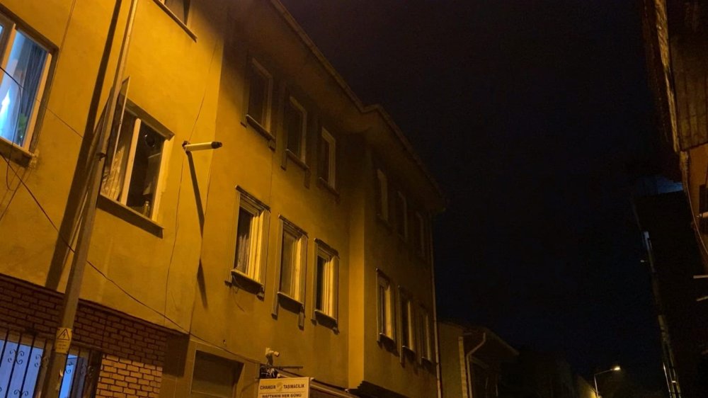 Bir Genç Evinde Ölü Bulundu