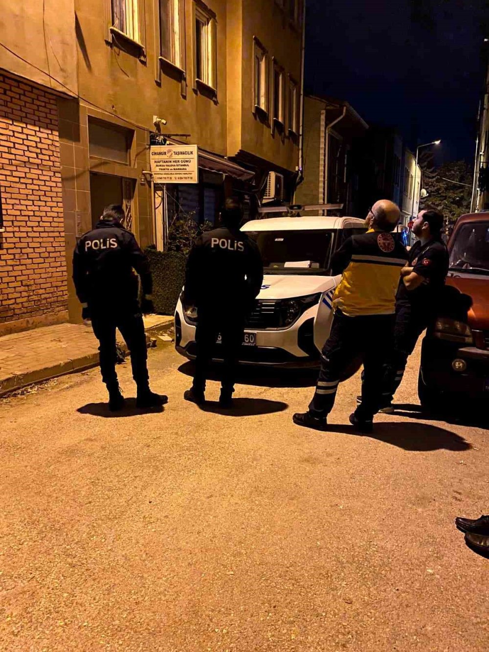 Bir Genç Evinde Ölü Bulundu