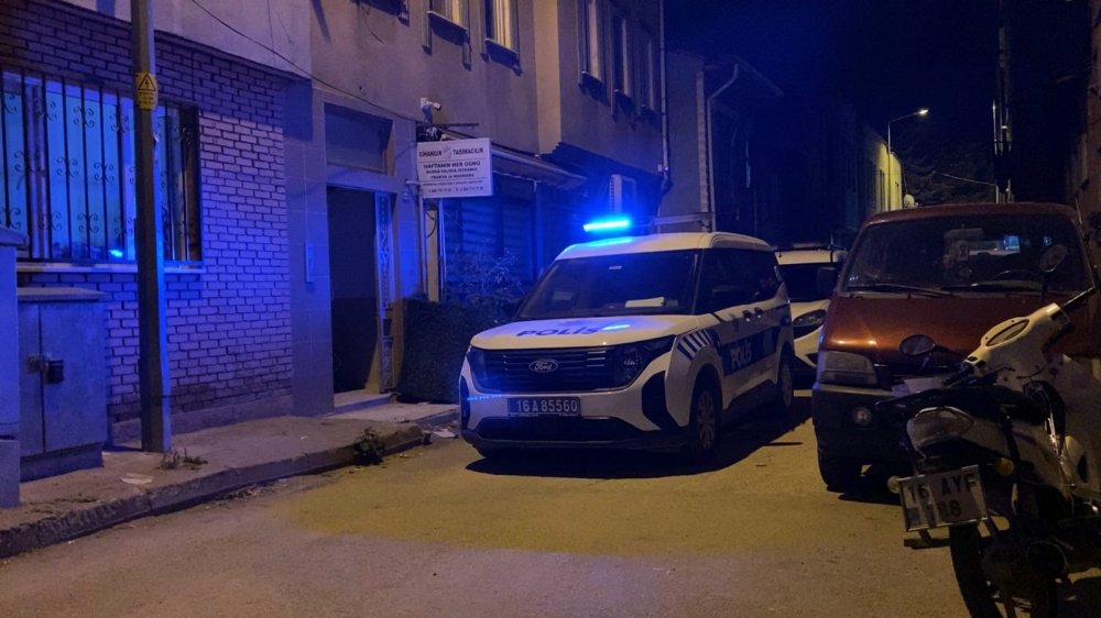 Bir Genç Evinde Ölü Bulundu