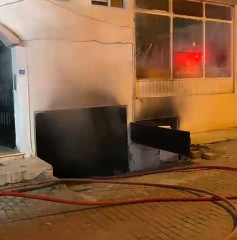 Kaldığı Apartmanı 3 Gün Üst Üste Yaktı