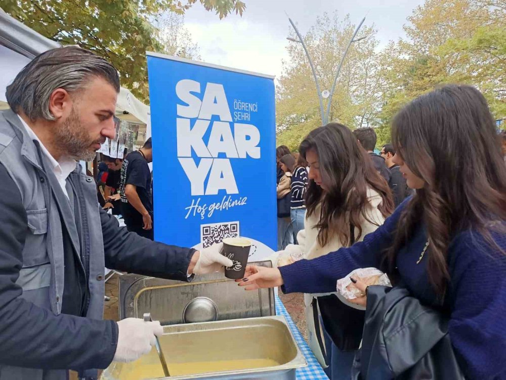 Üniversiteli Gençlerin İçini Isıtan Hareket