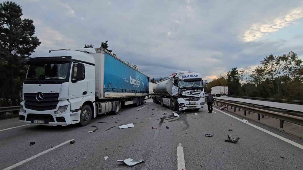 Hurdaya Dönen Tırdan Burnu Bile Kanamadan Çıktı