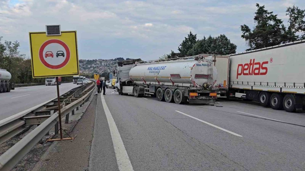 Hurdaya Dönen Tırdan Burnu Bile Kanamadan Çıktı