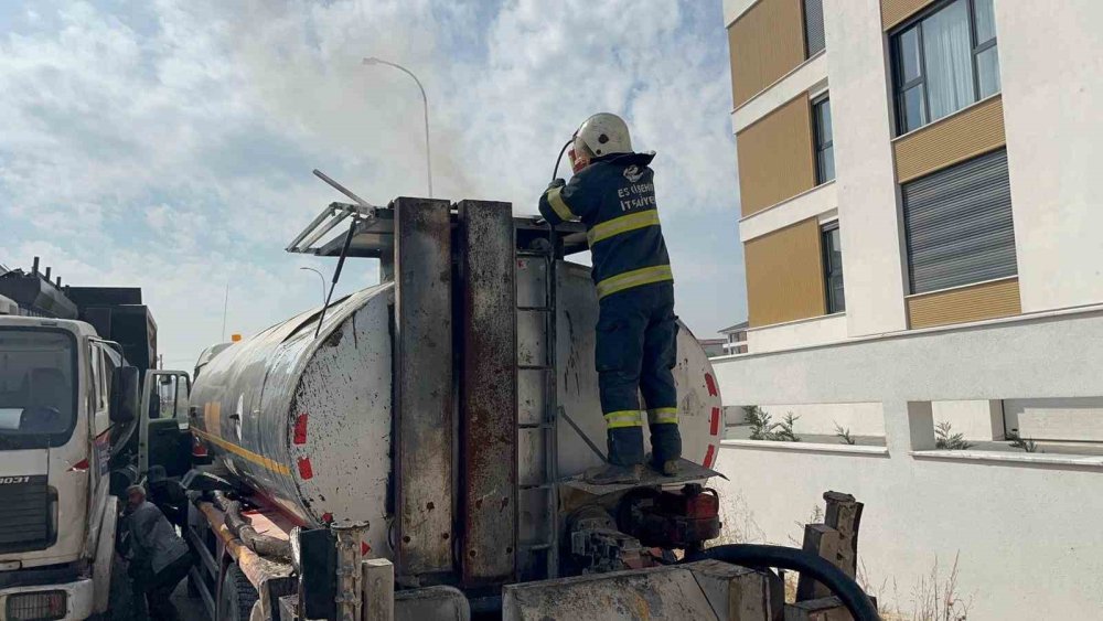 Zift Tankerindeki Yangın Ekiplerce Söndürüldü