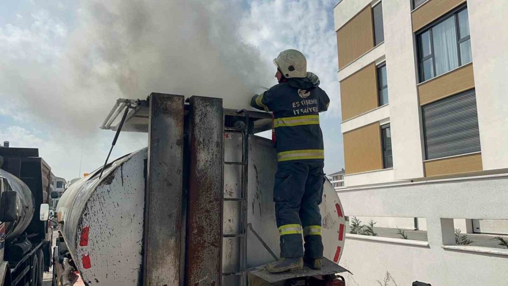 Zift Tankerindeki Yangın Ekiplerce Söndürüldü