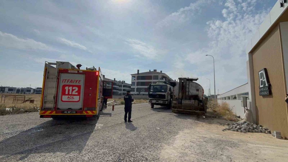 Zift Tankerindeki Yangın Ekiplerce Söndürüldü