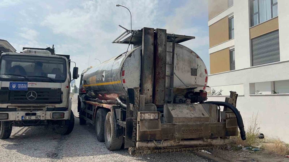Zift Tankerindeki Yangın Ekiplerce Söndürüldü