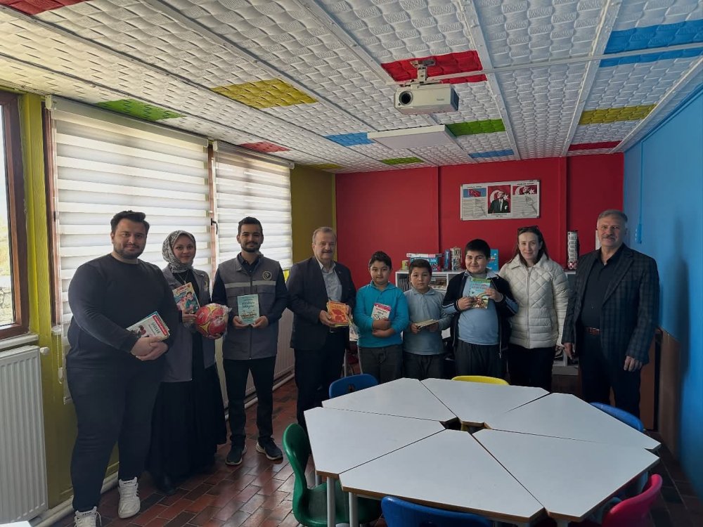 7 Köy Okuluna Bin 700 Kitaplık Destek