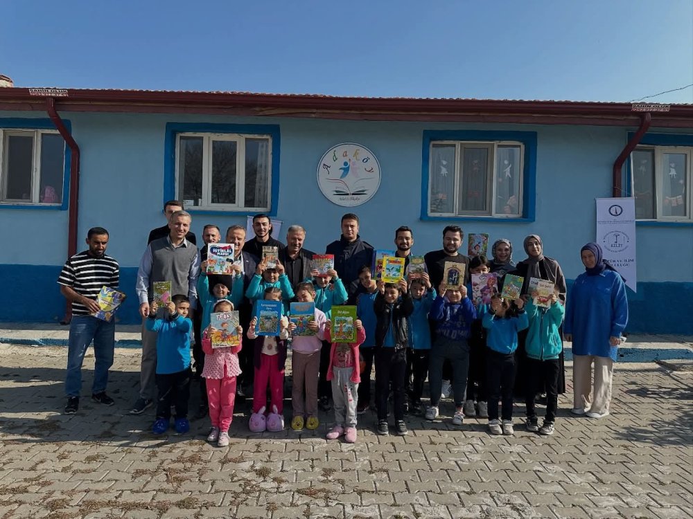7 Köy Okuluna Bin 700 Kitaplık Destek
