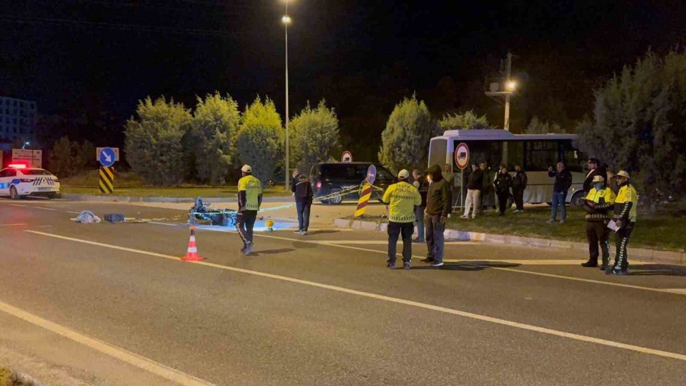 Bilecik'te Motosiklet İle Midibüs Çarpıştı: 1 Ölü