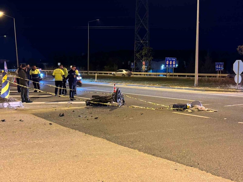 Bilecik'te Motosiklet İle Midibüs Çarpıştı: 1 Ölü