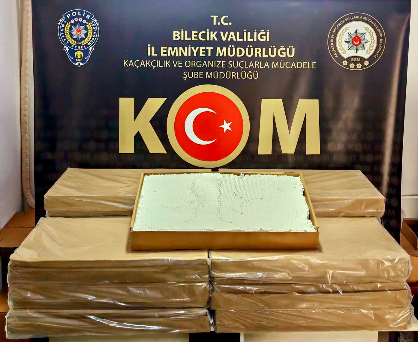binlerce-dolu-makaron-ele-gecirildi.jpg