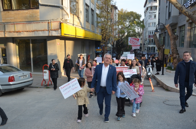 chpli-kadinlardan-tencereli-eylem2.jpg