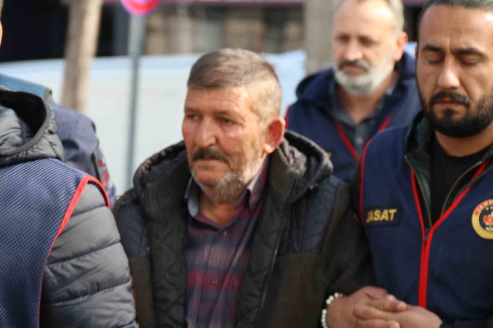 Kardeşini Öldürüp Ahırın Temeline Gömen Kardeş Adliyeye Sevk Edildi