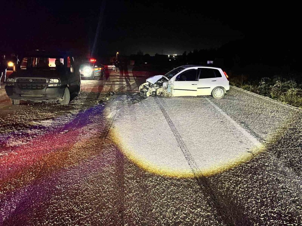 Otmobiller Kafa Kafaya Çarpıştı