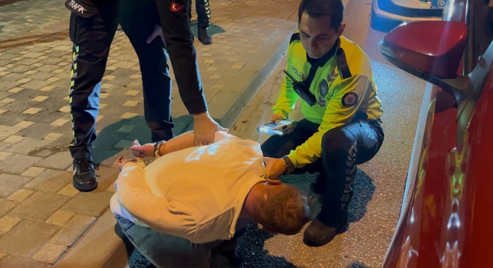 Alkollü Sürücü Patlak Lastikle Kaçtı, Polisi Peşinde Pervane Etti