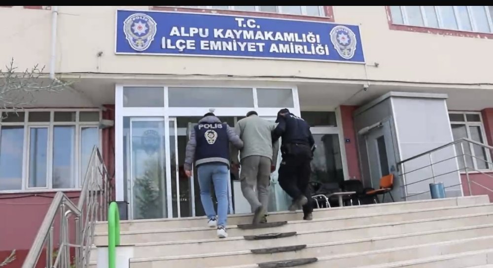 Polisten Alpu’da Uygulama: Uyuşturucu Ve Silah Ele Geçirildi