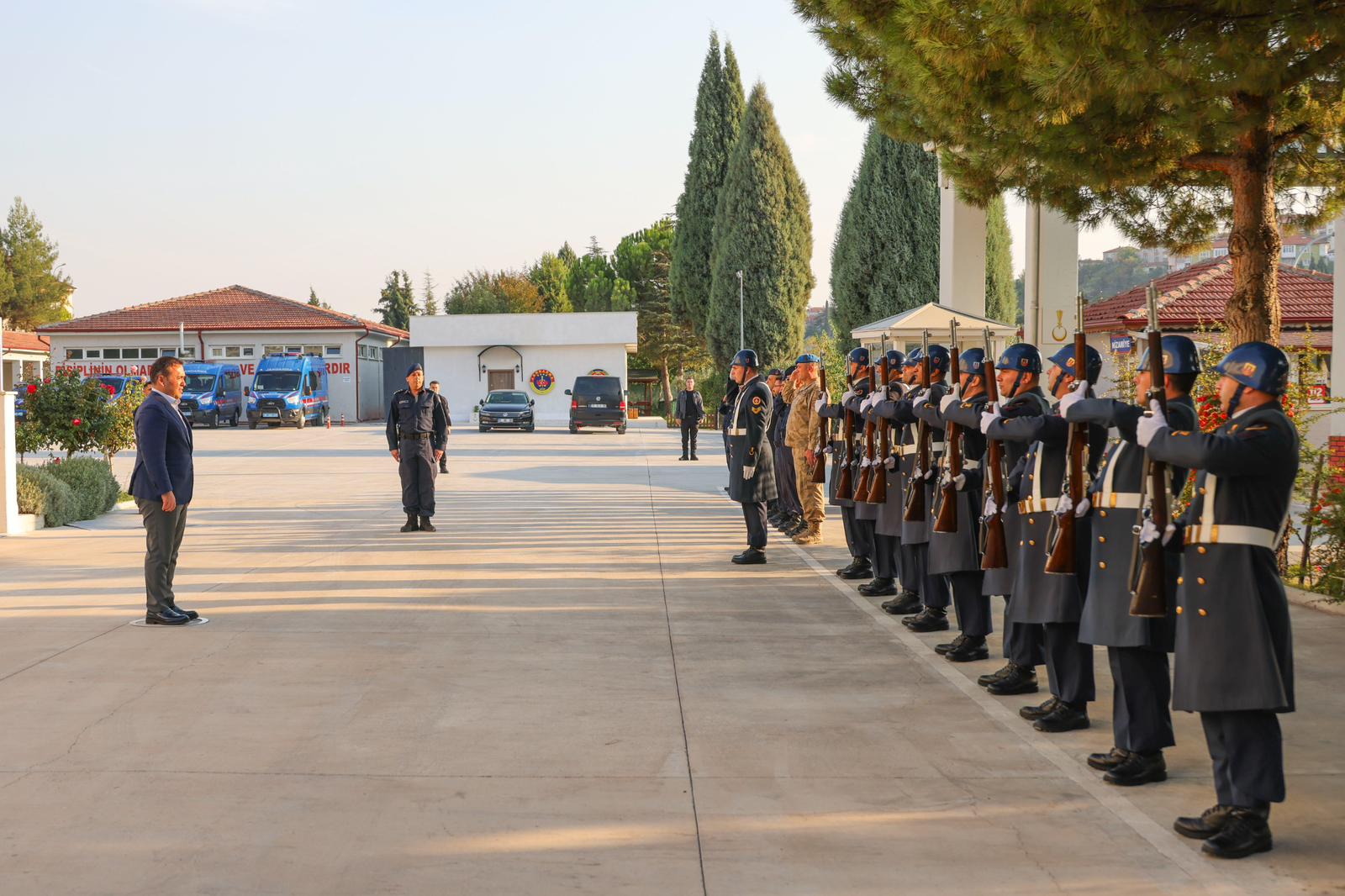 vali-sozerden-il-jandarma-komutanligina-ziyaret.jpg