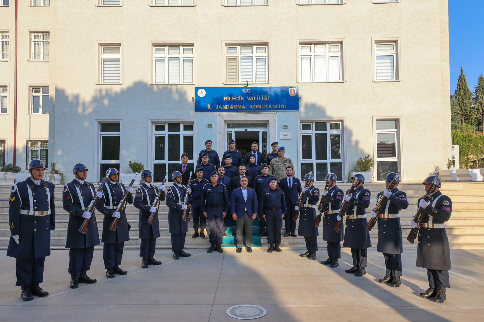 vali-sozerden-il-jandarma-komutanligina-ziyaret1.jpg