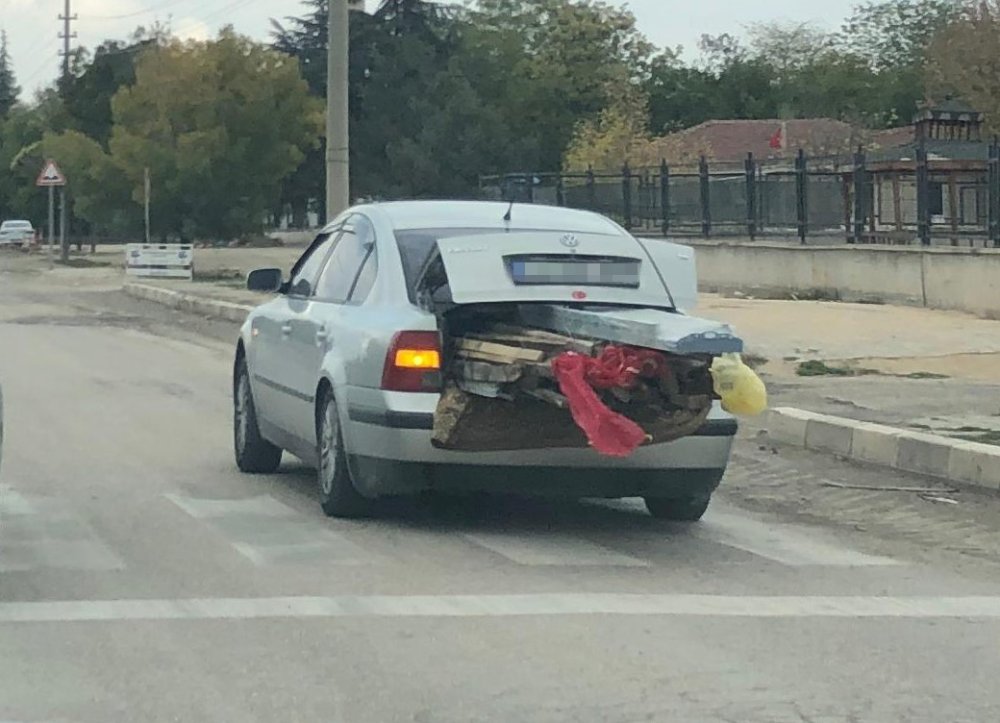 Bagajı Dolu Araç Trafiği Tehlikeye Attı