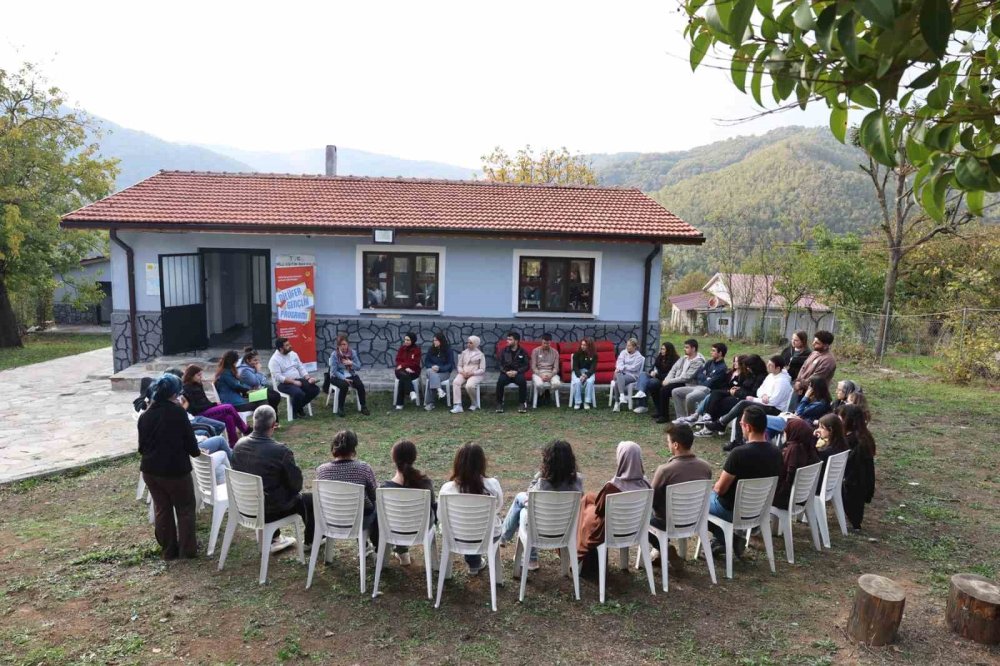 Gençler Bir Araya Geldi