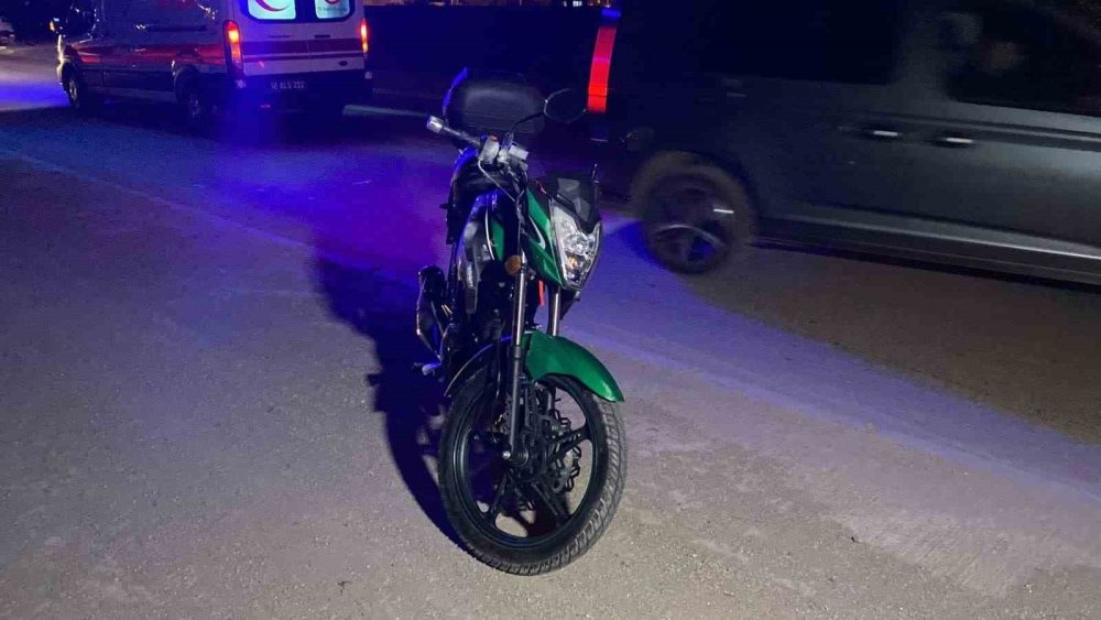 Kontrolden Çıkan Motosiklet Kaldırma Çarptı