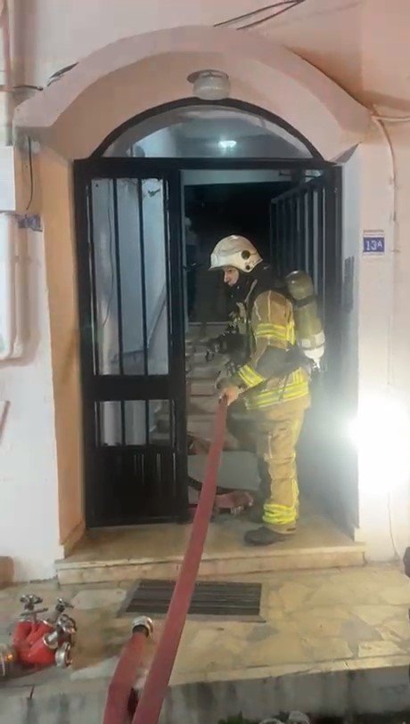 Aynı Apartmanda 4’üncü Kez Yangın Paniği: Aynı Şahıs Gözaltında