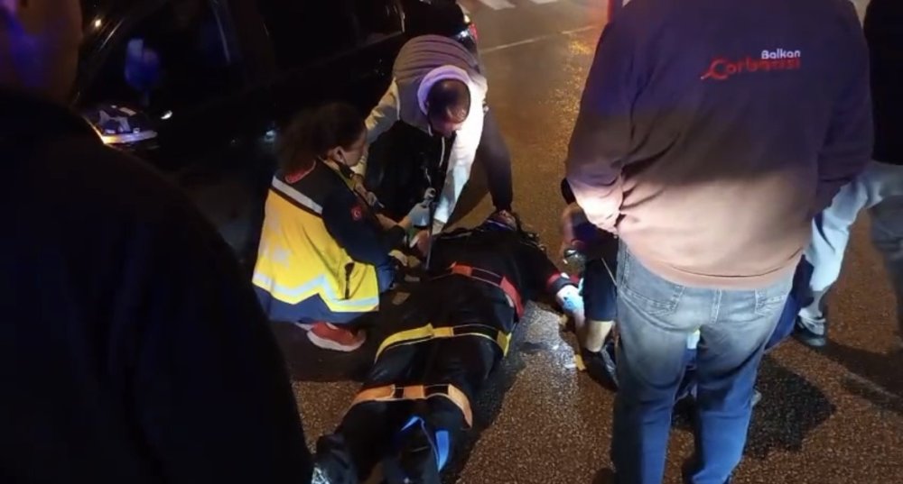 Hafif Ticari Araç İle Otomobil Çarpıştı: 3 Yaralı