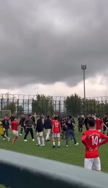 U16 Maçında Yumruklar Konuştu