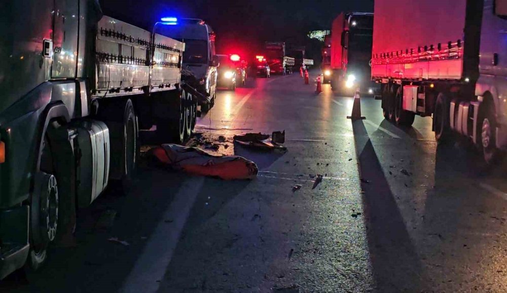 Feci Kaza: Genç Tır Şoförü Lastik Değiştirirken Başka Bir Tırın Altında Kaldı