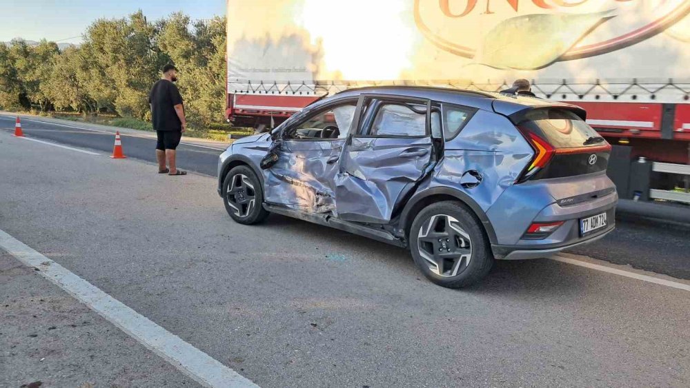 Kamyon Otomobille Çarpıştı: 1 Yaralı