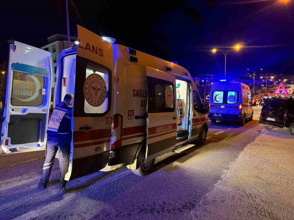 Karşıdan Karşıya Geçmeye Çalışan Yayaya Motosiklet Çarptı