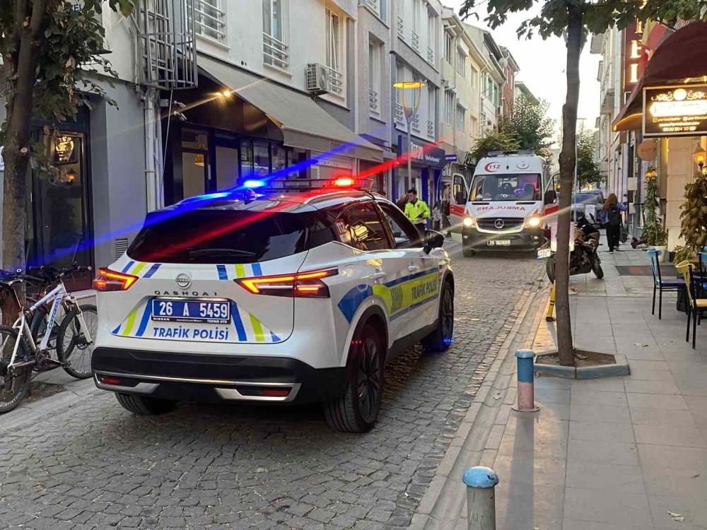 Kediye Çarpmamaya Çalışırken Motosikleti Deviren Kasksız Sürücü Ağır Yaralandı